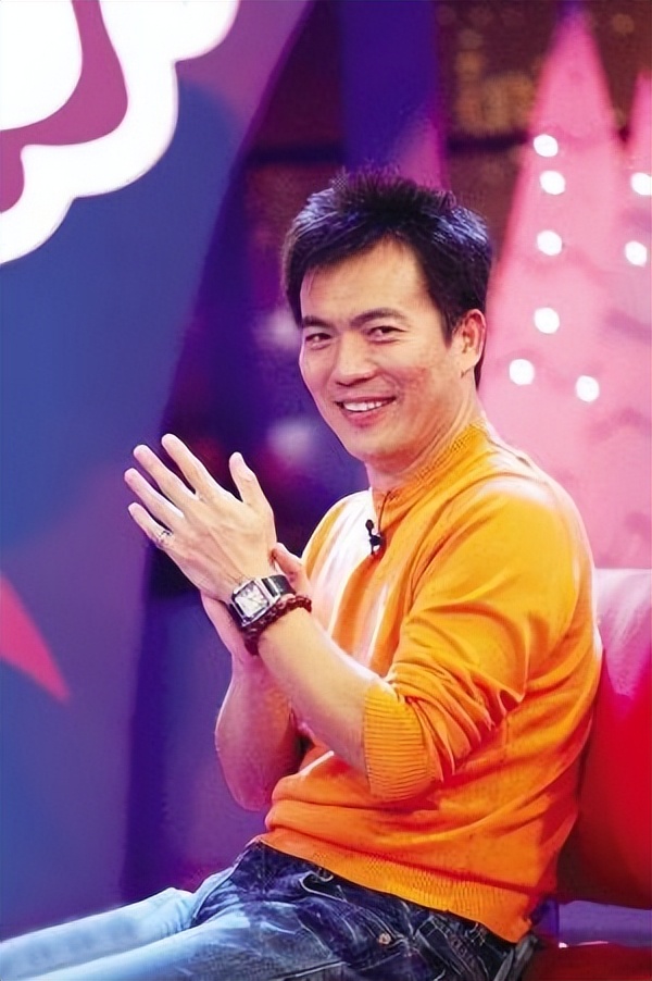 黄健翔前妻孙颖现状,黄健翔一家近照