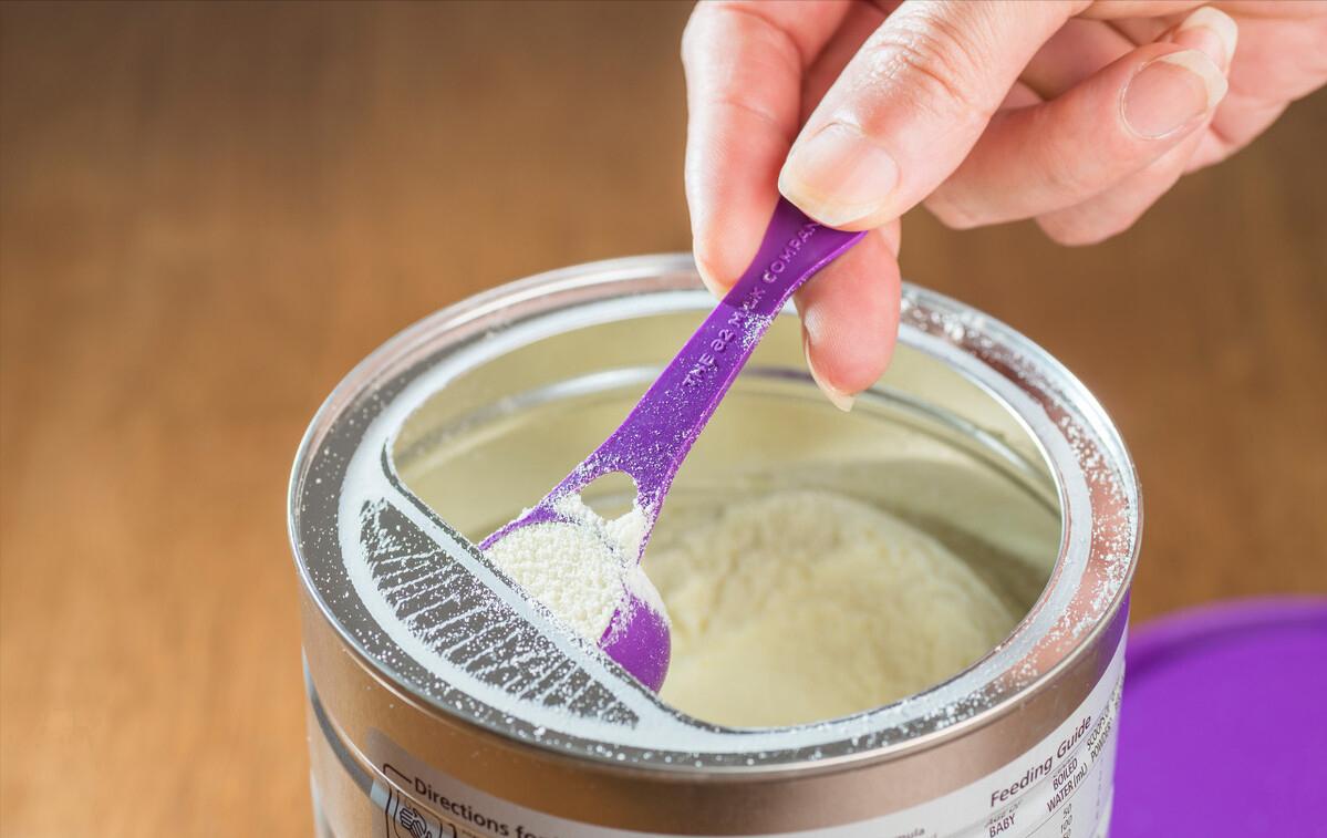 冲奶粉水温是从100度降到45度吗,冲奶粉的最佳水温是40还是45