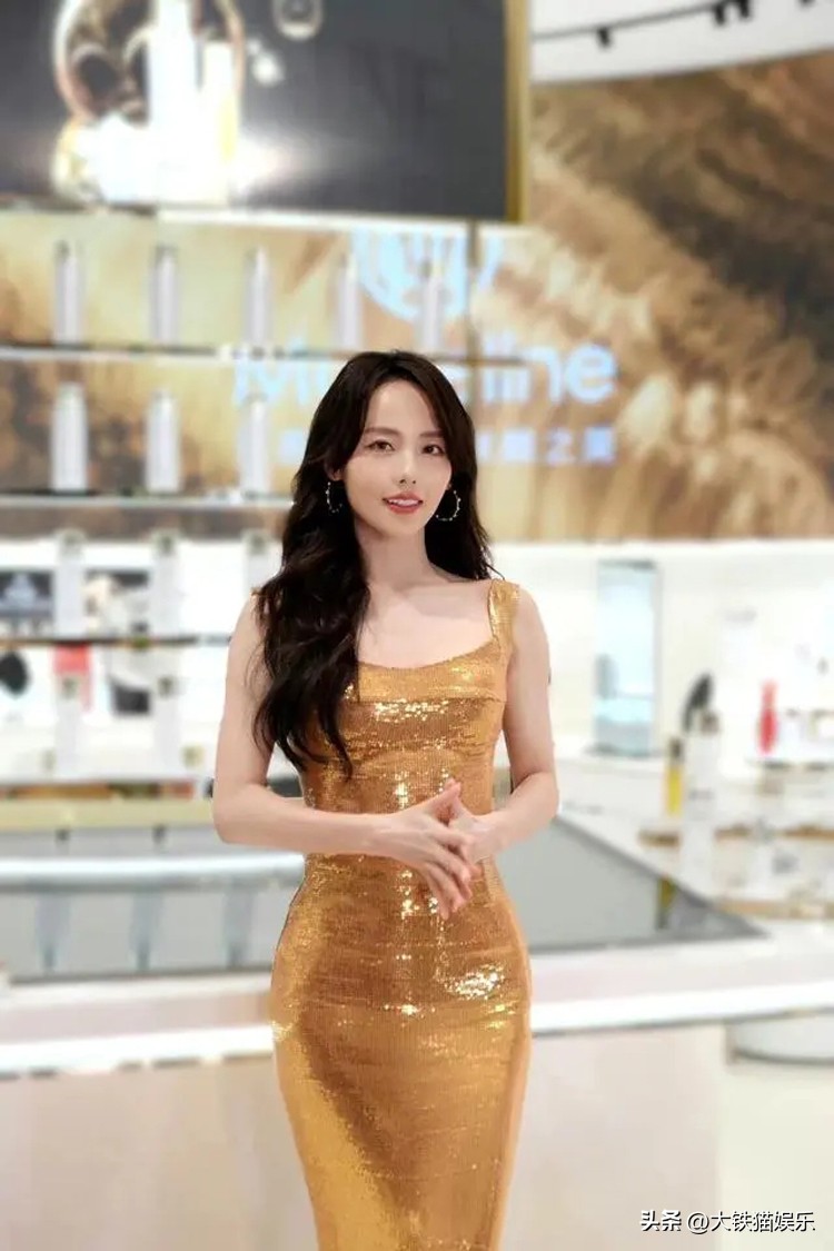 张嘉倪“假屁股”揭露了女星的伪精致，从头假到脚，还有啥是真的