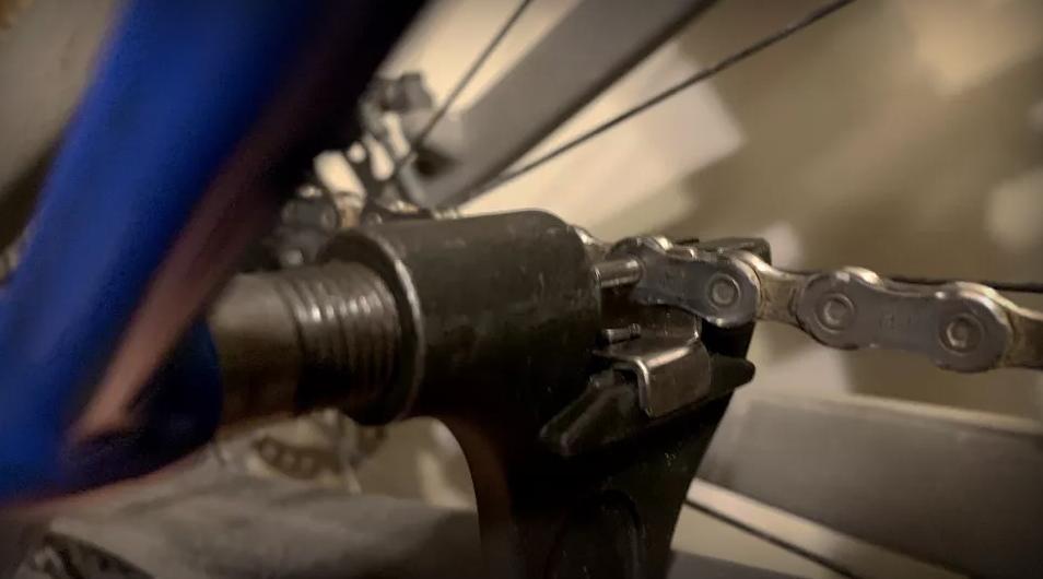 自行车怎么总是断链,变速自行车断链如何修
