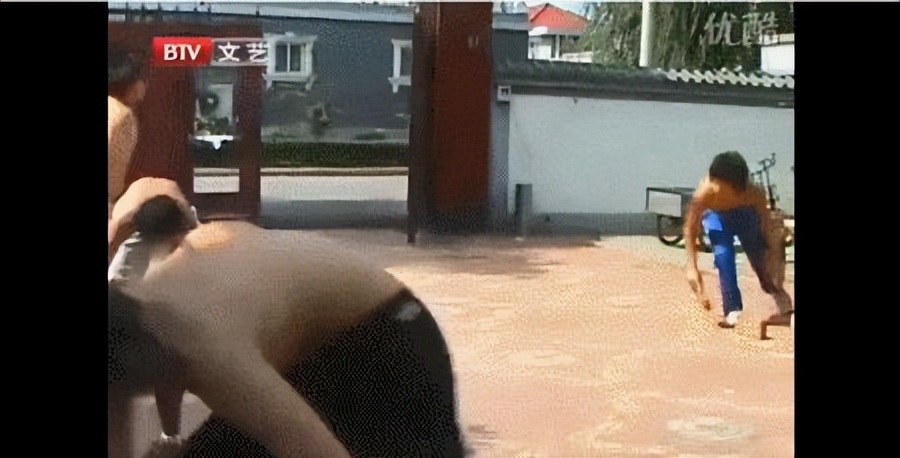 卖螺蛳粉网红男扮女装好几个人,代言螺蛳粉的男星