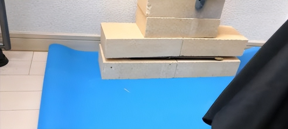 日本小哥用豆腐做刀,日本小哥铸刀全过程视频