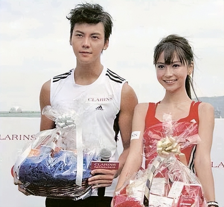 昆凌回应与侯佩岑撞彩虹图,昆凌暗讽侯佩岑