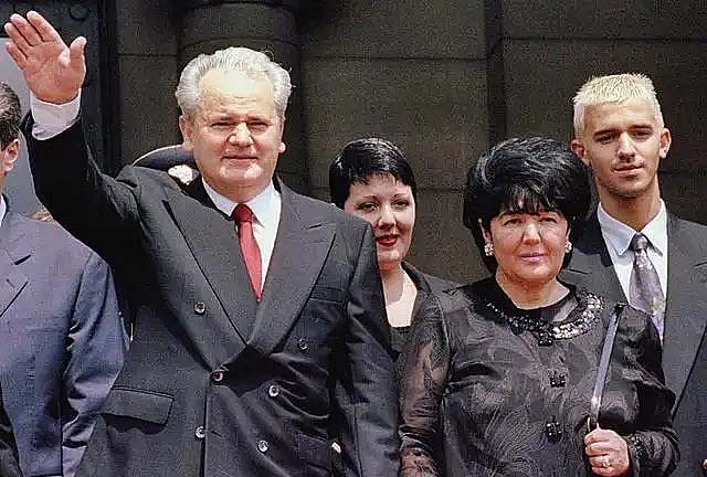 米洛舍维奇为什么下台,米洛舍维奇死因真相