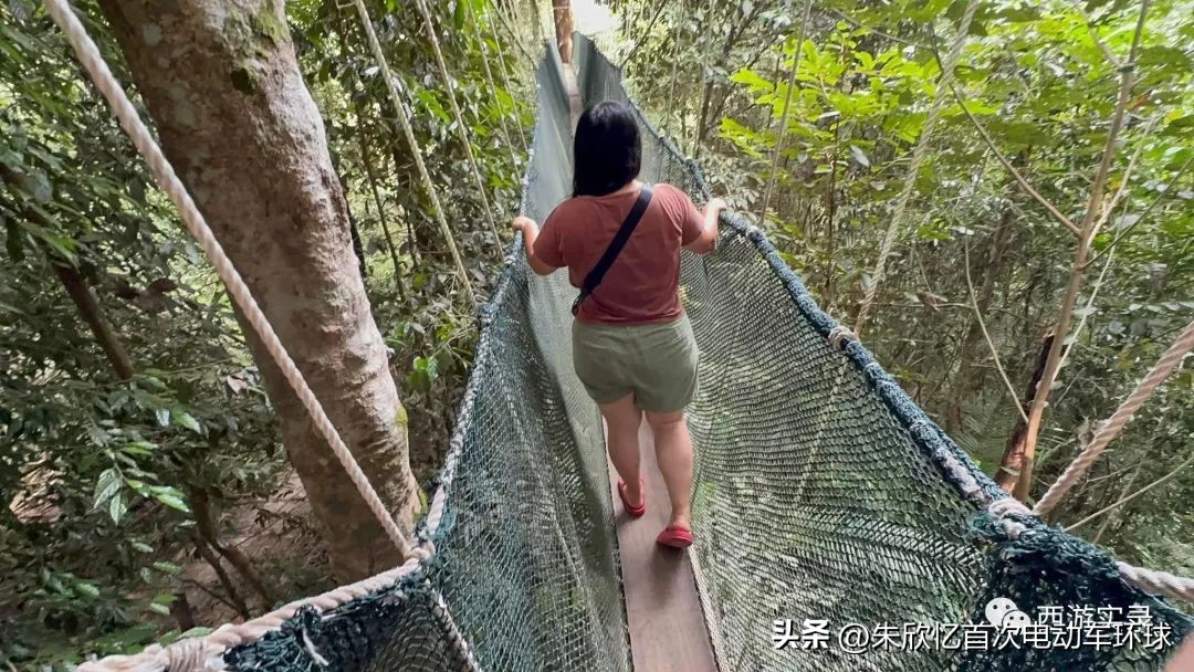 只带600就开车环绕地球一圈，还赚300万，回到亚洲又捡个华裔老婆