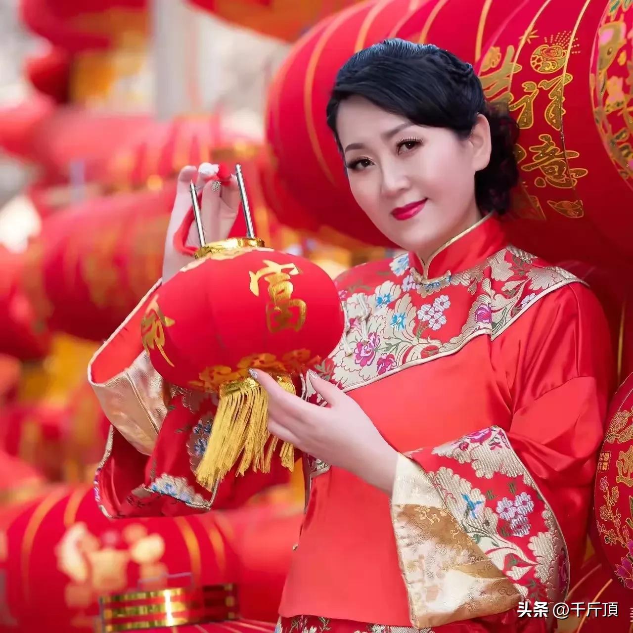 烟花梦影思漫夜,虎年春雷寄深情