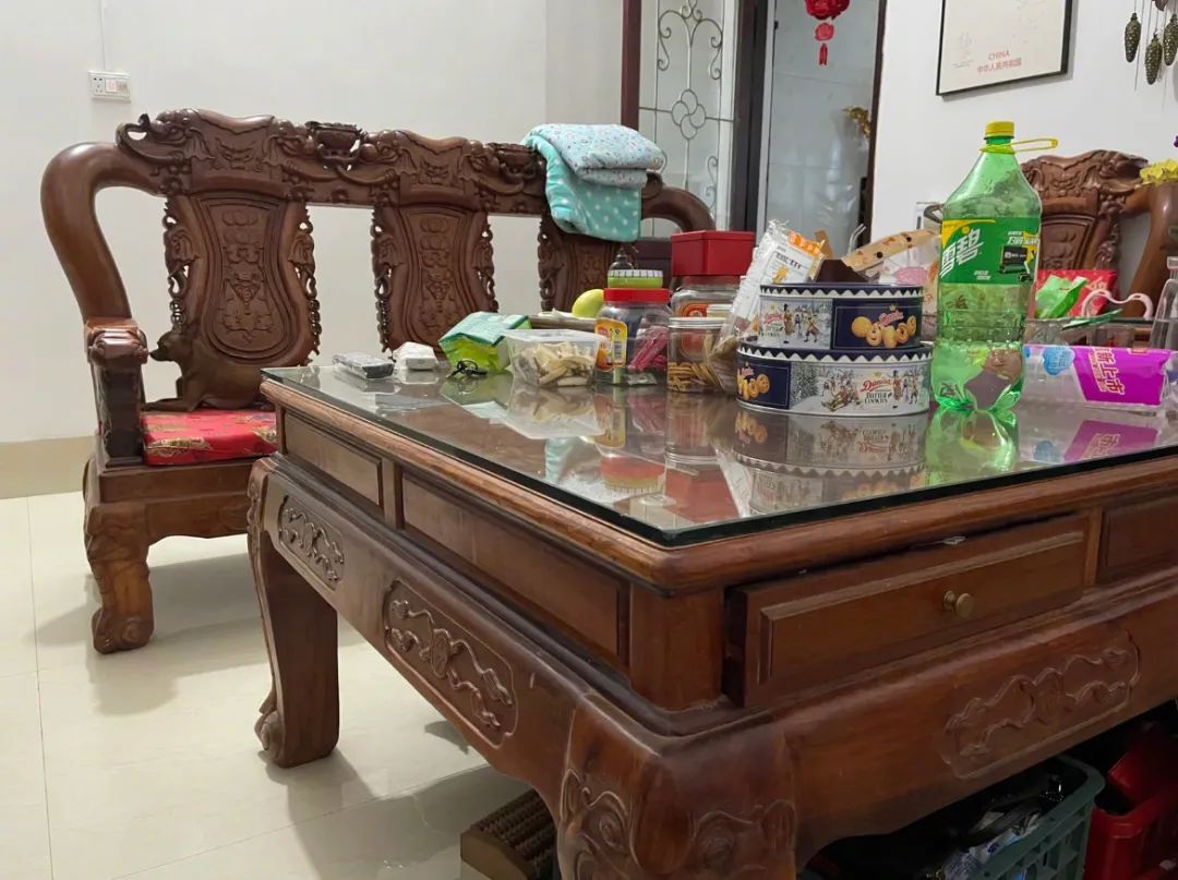 何老师抱狗撒尿，三石弟弟跳舞洗狗…这些破图我看一次笑一次哈哈