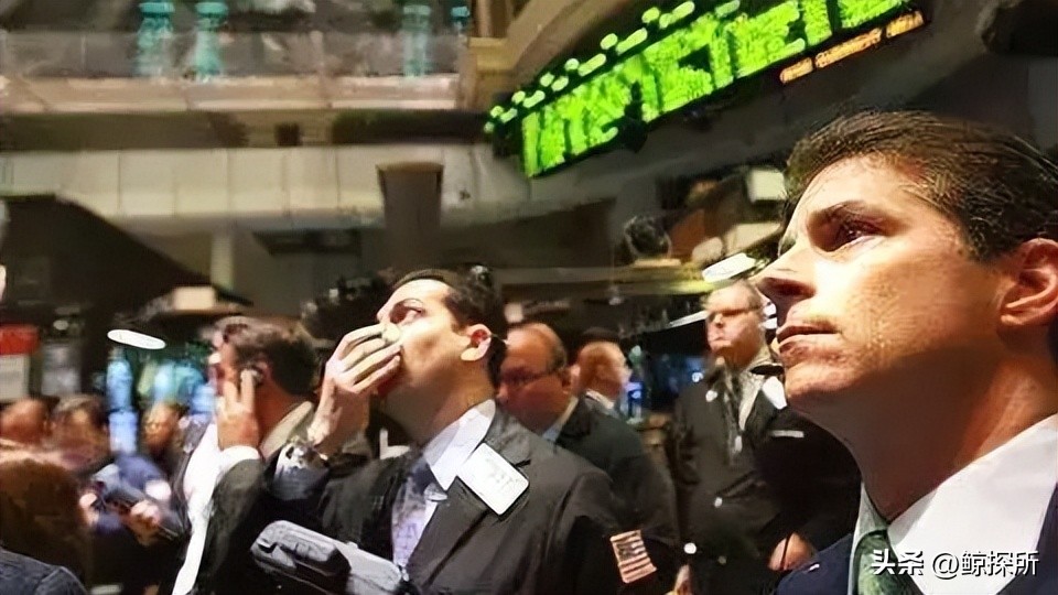 中国刚增持完200亿美债，美就下狠手，美*官高**：维持对华关税惩罚