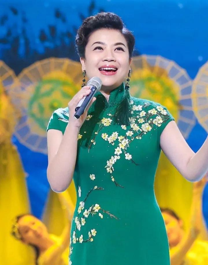 央视春晚李谷一每次登台唱的曲目,李谷一参加了多少年春晚