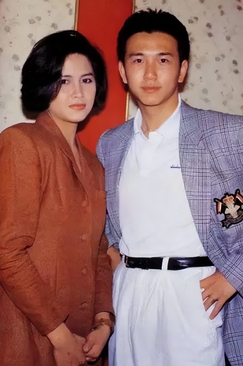 过气老戏骨窘况：农村走穴、直播捞金、情史混乱，晚节还值钱吗？