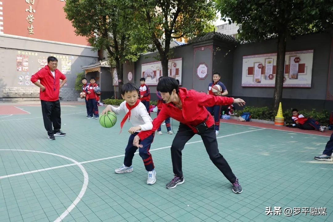 罗雄街道东屏小学大课间操,罗平罗雄街道东屏小学