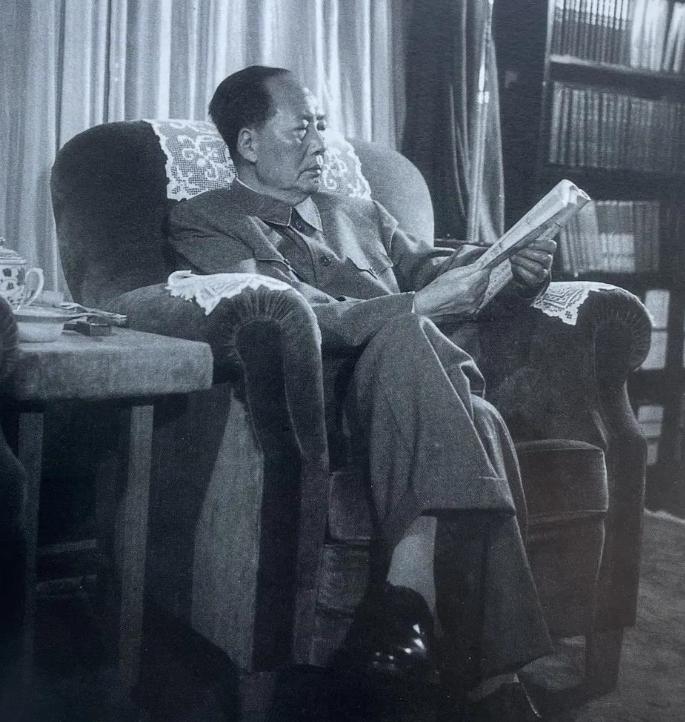 1961年毛主席在庐山开会，看到一位女舞蹈演员楞了：你好像我女儿