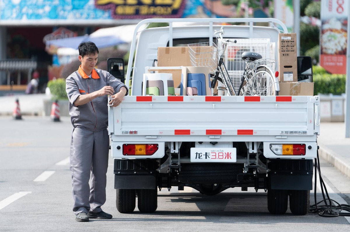 五菱龙卡厢式货车货箱内部尺寸,五菱龙卡货车3米8