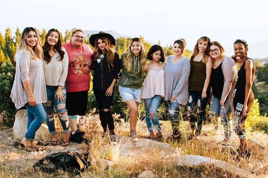 单亲妈妈带着两岁娃流浪,单亲华人妈妈带3个孩子