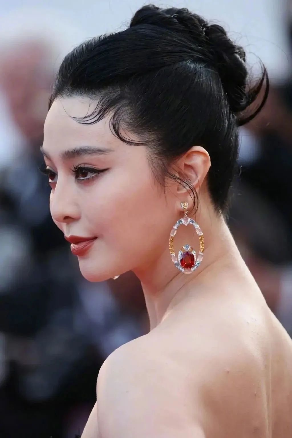 范冰冰为什么可以出现在戛纳红毯,范冰冰在戛纳让人吐槽的是什么