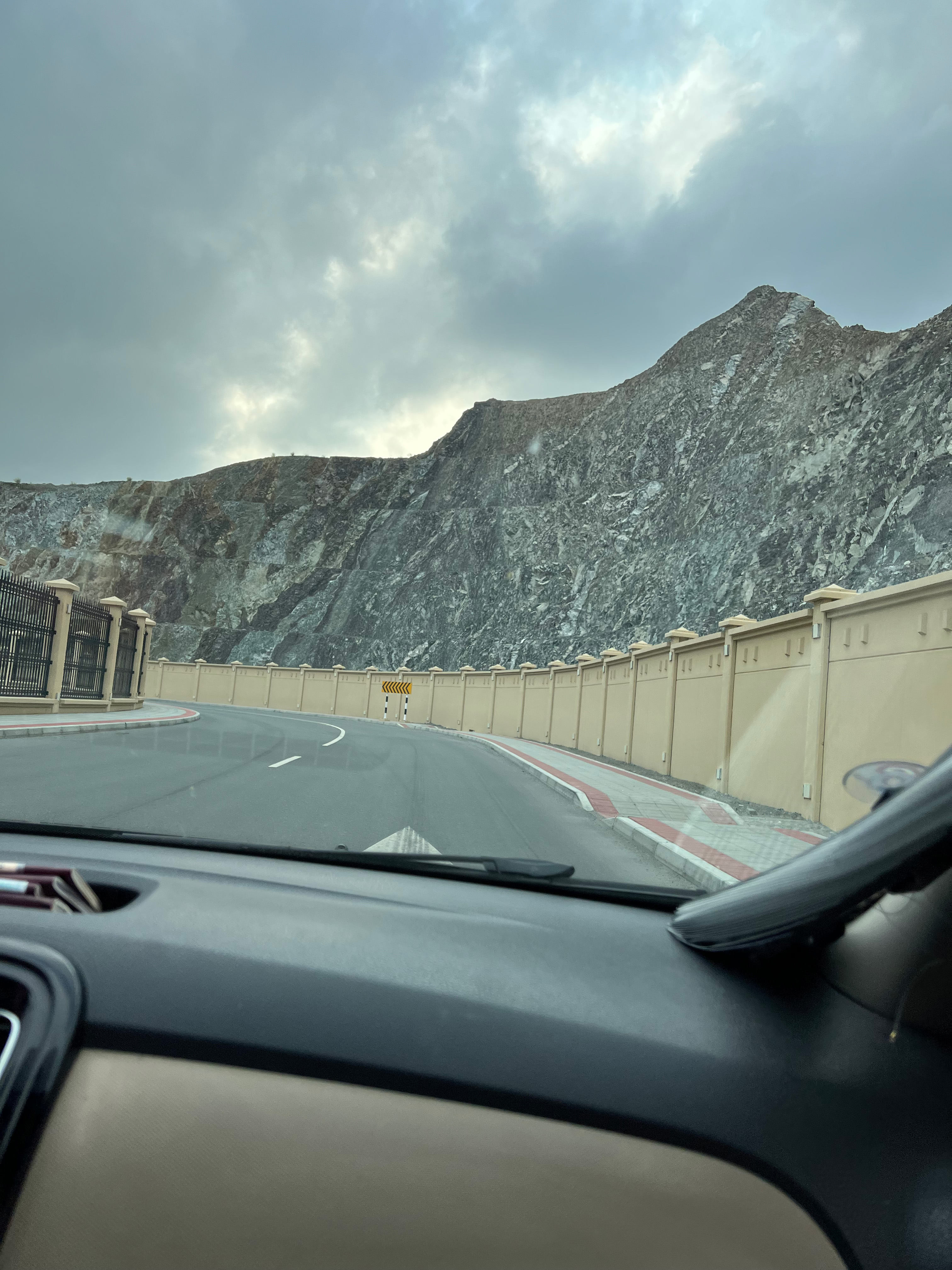 迪拜开车去阿曼怎么走最快的路线,迪拜到阿曼的三个海关口岸