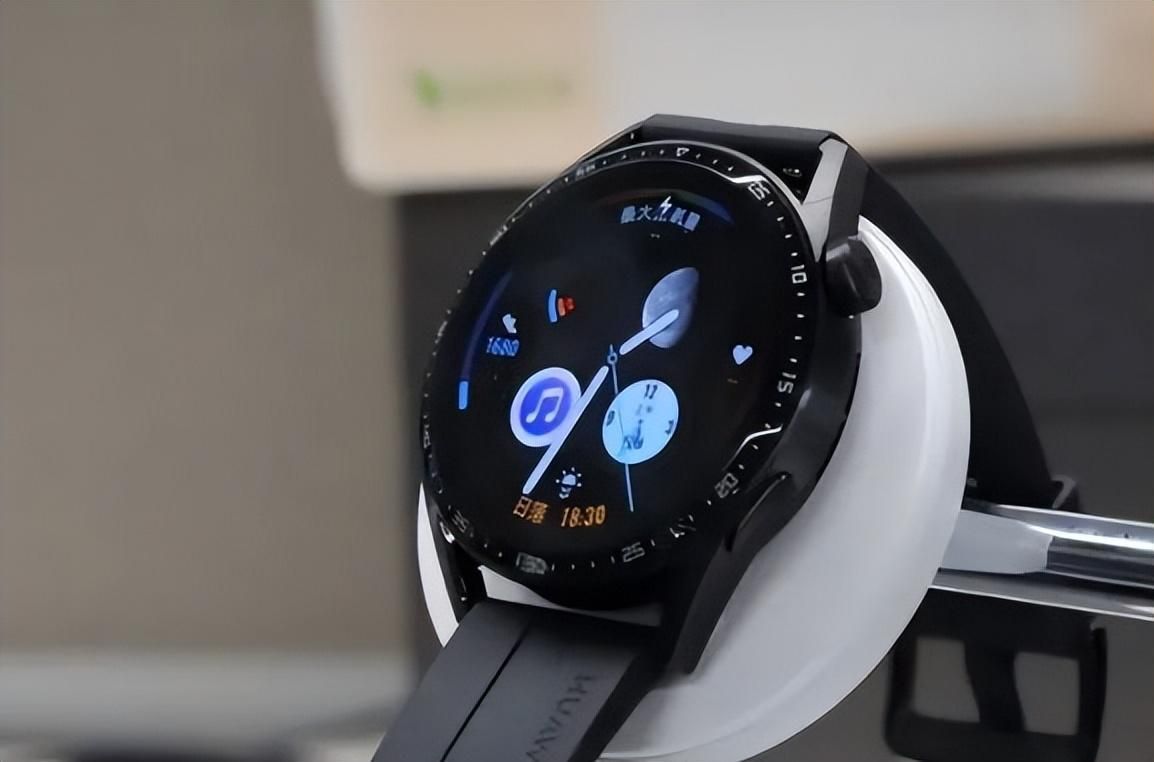 智能手表越来越火？苹果、华为、小米哪家更好？一文看懂各自优势