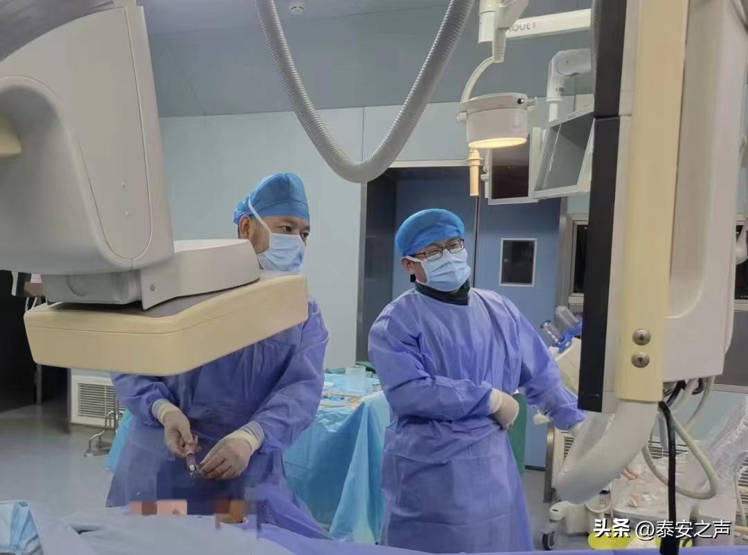 喜讯！*安泰**八十八医院肾病内科完成*安泰**首例肝素涂层覆膜支架术