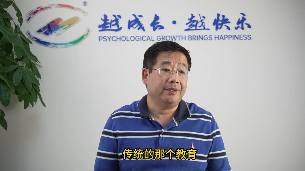 青春期孩子不愿意出门旅游怎么办,如何教育20岁不愿出门懒惰的孩子