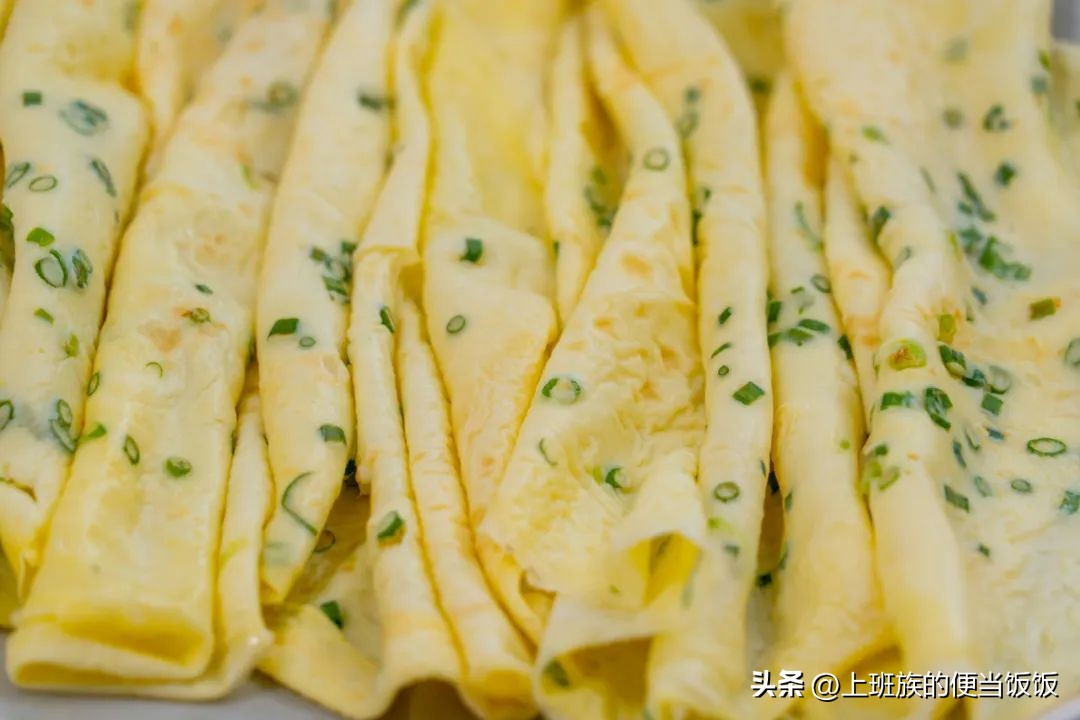 鸡蛋别总炒着吃了,鸡蛋饼和煮鸡蛋