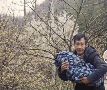 50岁光棍捡到一弃婴,光棍捡到女婴20年后找到了吗