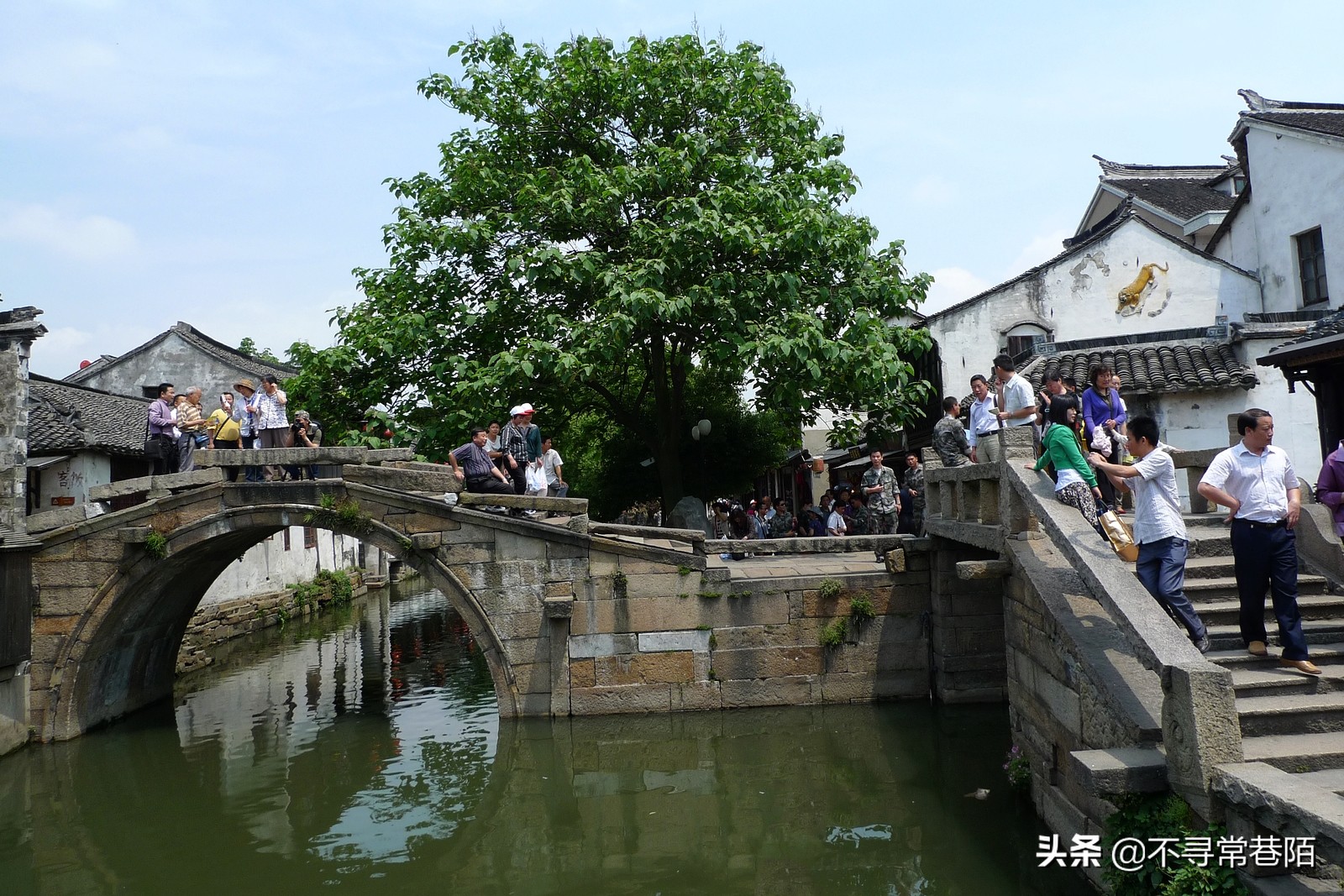 这里有许多历史悠久的古镇,从历史中走来的古镇