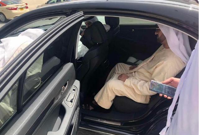 迪拜王子开红旗h9,在迪拜买红旗h9多少钱