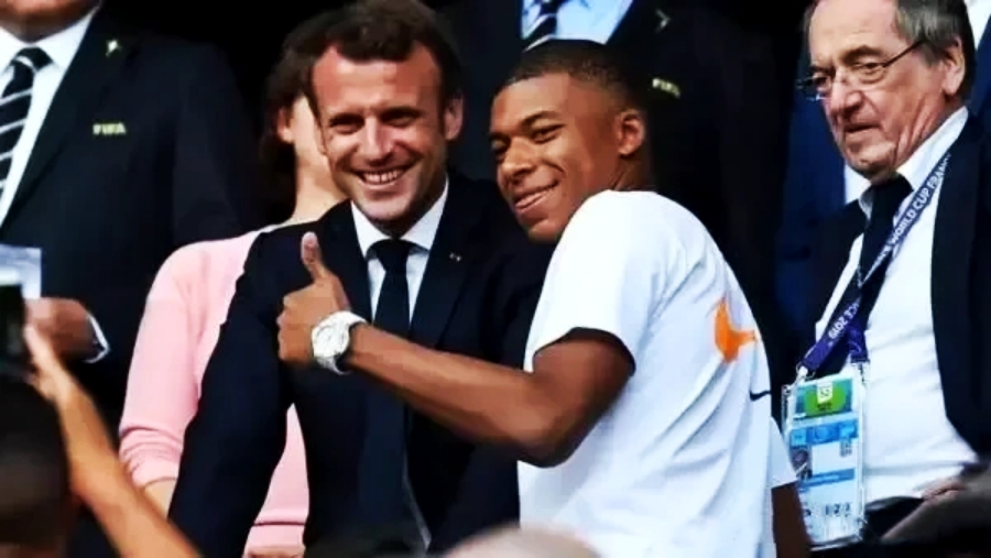 姆巴佩会把大力神杯让给梅西吗,姆巴佩罚进点球梅西跪地