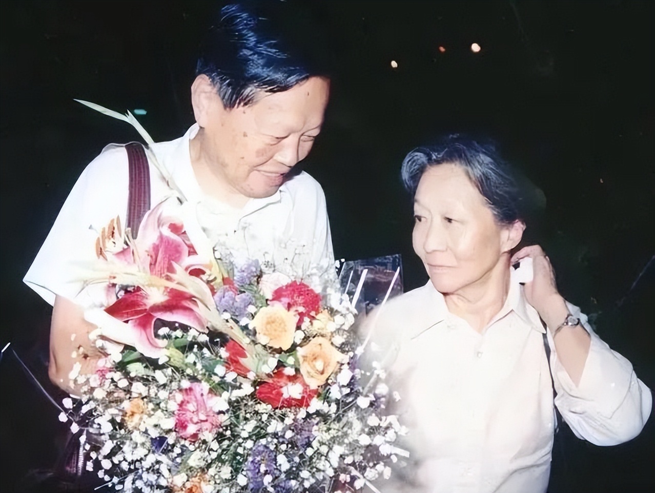 杨振宁前妻杜致礼见过翁帆吗,杨振宁前妻杜致礼和翁帆合照