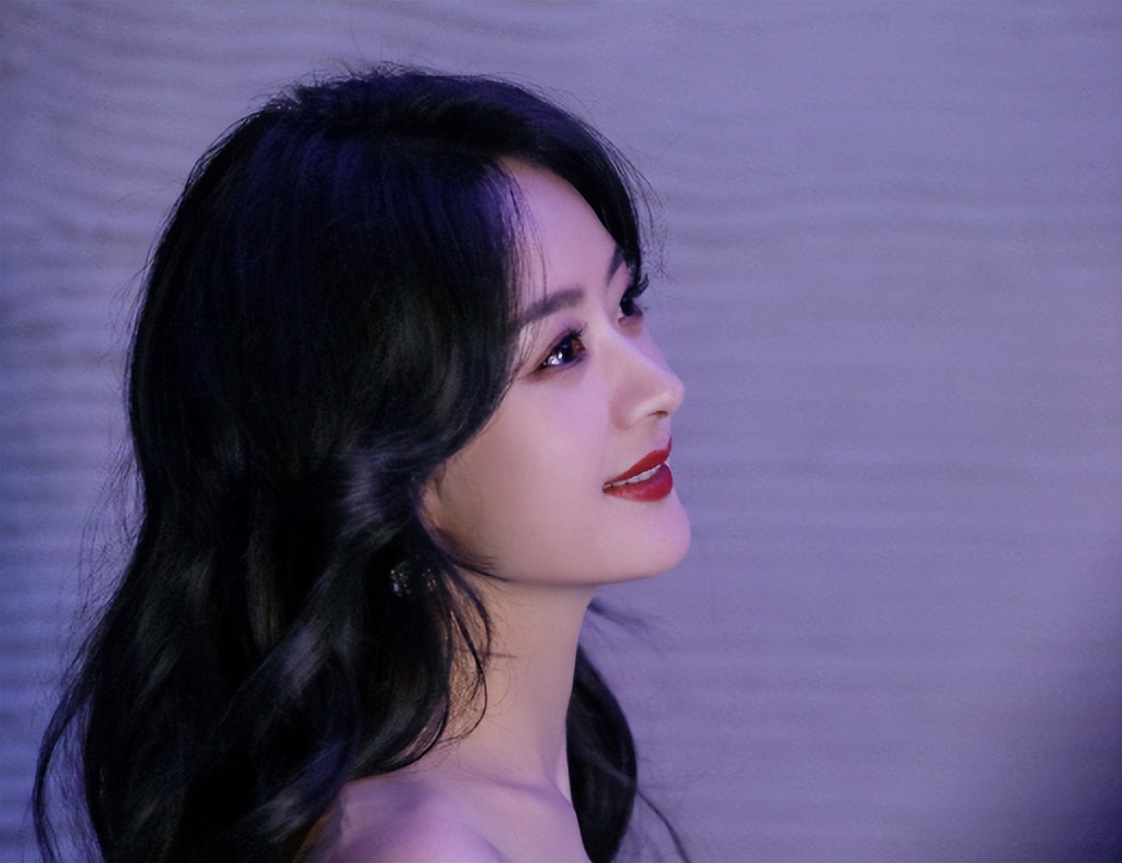 王思聪携四位女友高调逛街,王思聪新女友晒照大秀身材