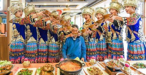 贵州千户苗寨大妈跳舞,贵州千户苗寨真实视频