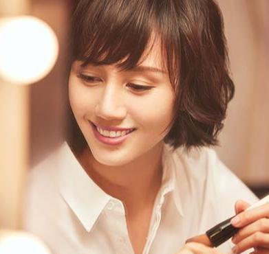 当46岁袁泉和63岁费翔站在一起，我终于明白，什么是顶级骨相