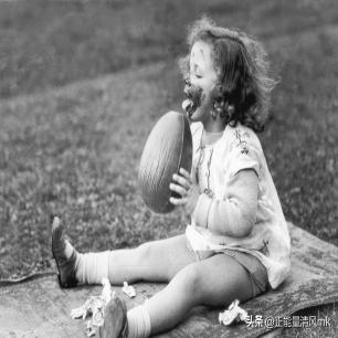 21张真实又罕见的老照片，阴毛假发工作者，我怀疑他用错地方了