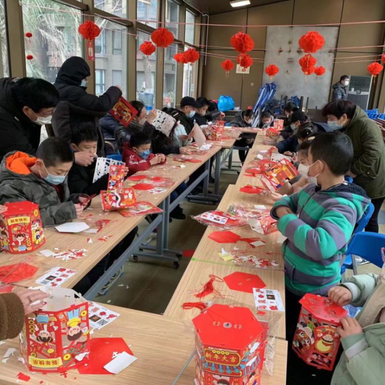 猜灯谜赢花灯趣味闹元宵,元宵节当然少不了做花灯猜灯谜