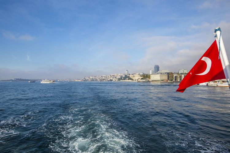 土耳其海峡的地理位置特征以及气候特点