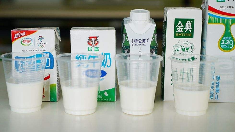 天价牛奶占领超市货柜，背后是智商税吗，那它又贵在了哪里？