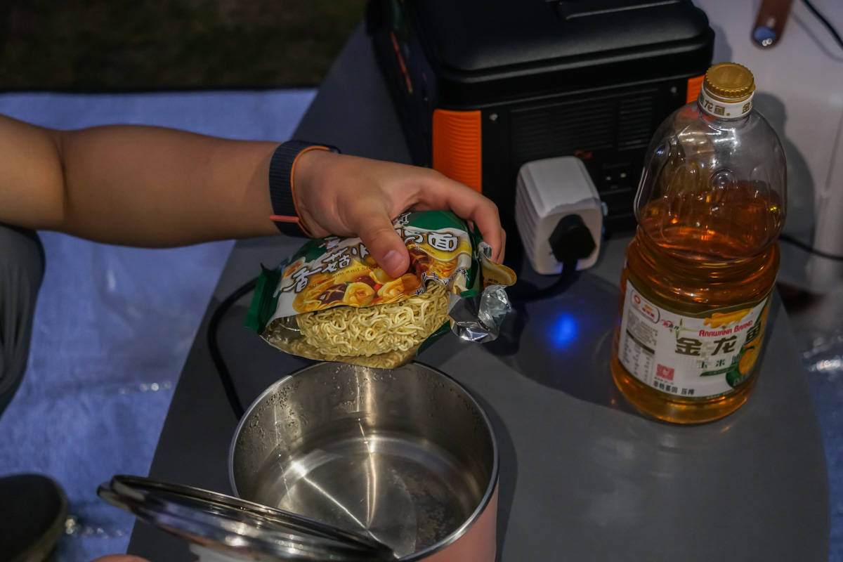 金威澎全兼容快充10000mah,支持80w无线充电