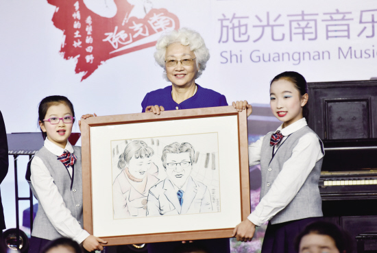 作曲家施光南简历,施光南死后遗孀现状