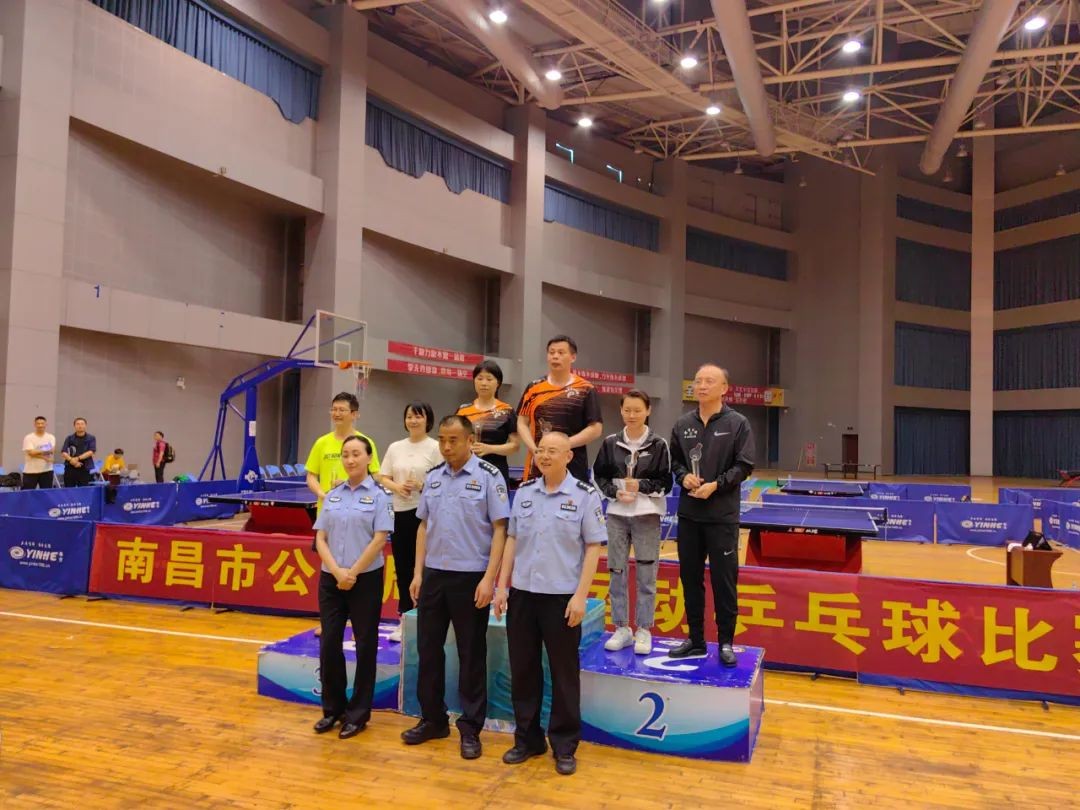 运动赛场彩旗飘,运动健儿赛场上精彩片段