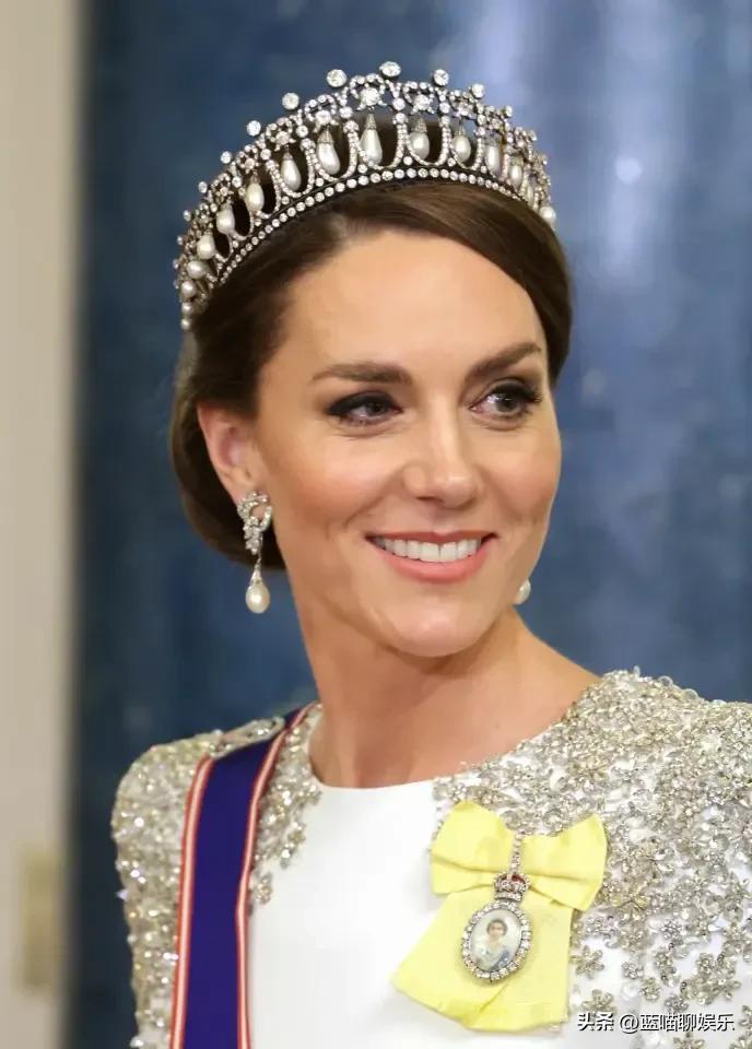 凯特穿苹果绿装亮相,凯特出席造型惊艳众人