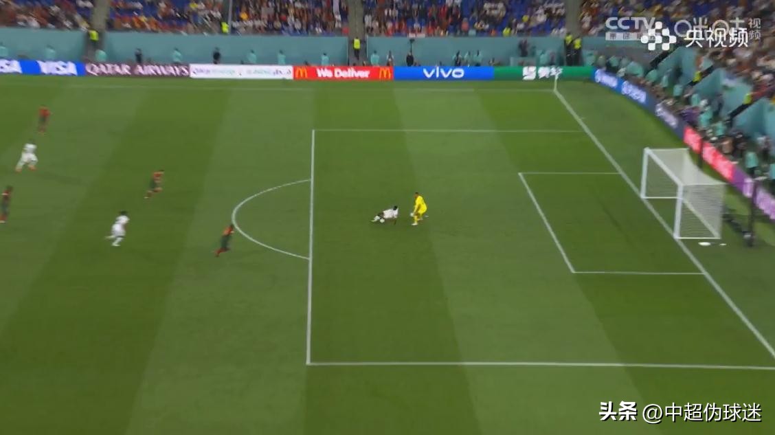 c罗被踢哭葡萄牙全队飞铲,c罗最恐怖的一球心疼门将