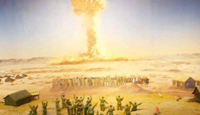 周恩来看到原*弹子**试爆成功图片，下令将地面部分裁掉，为什么？