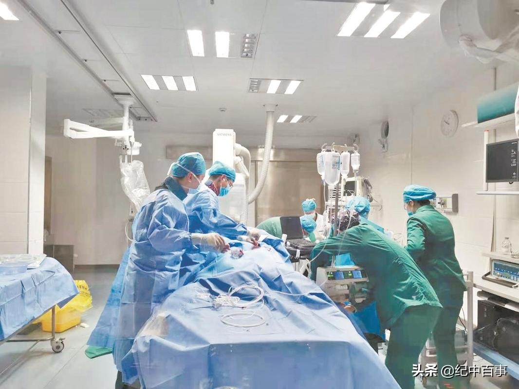 男子提着断腿去医院,上海男子抢救室内放弃治疗