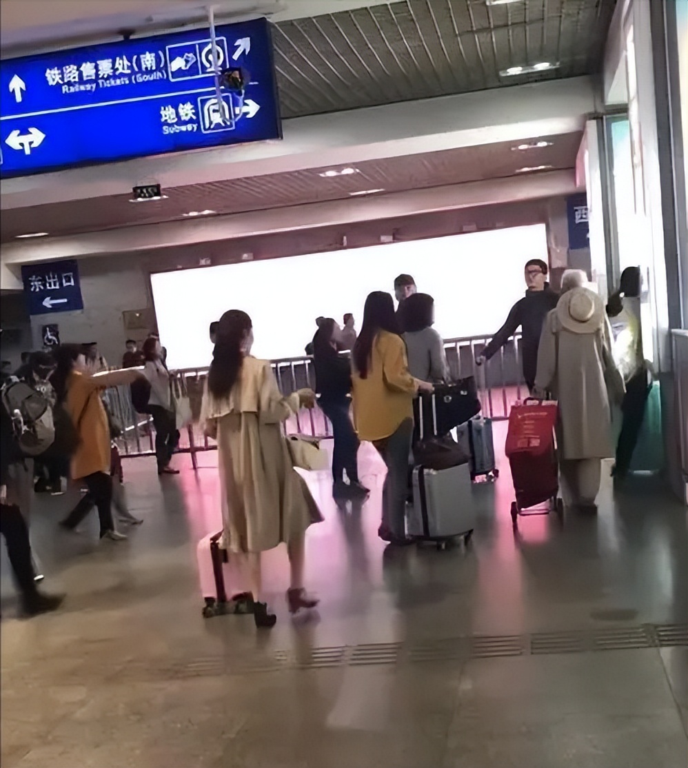 河沟捡熊猫奇石,捡到国宝熊猫奇石