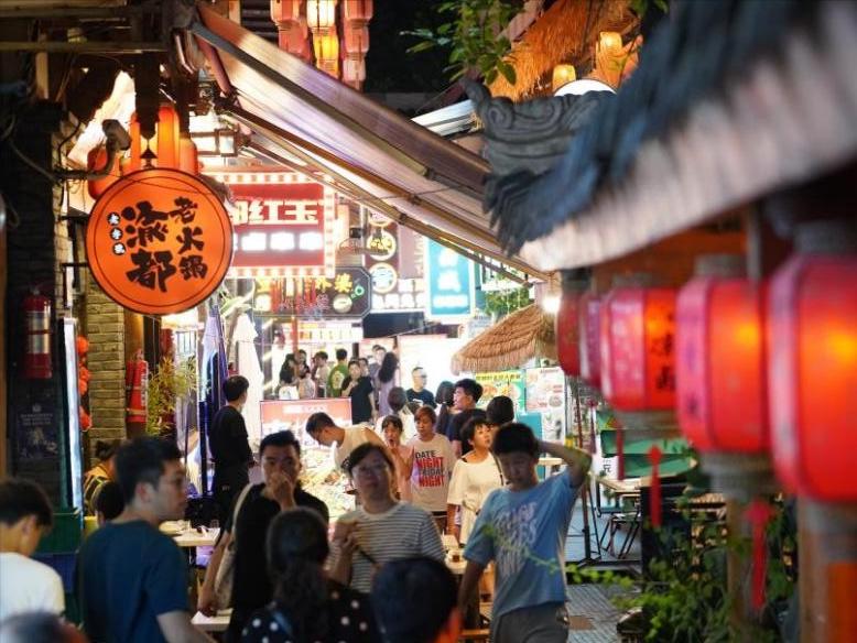 耍嗨了！成都这里夜色正好，夜经济持续升温～