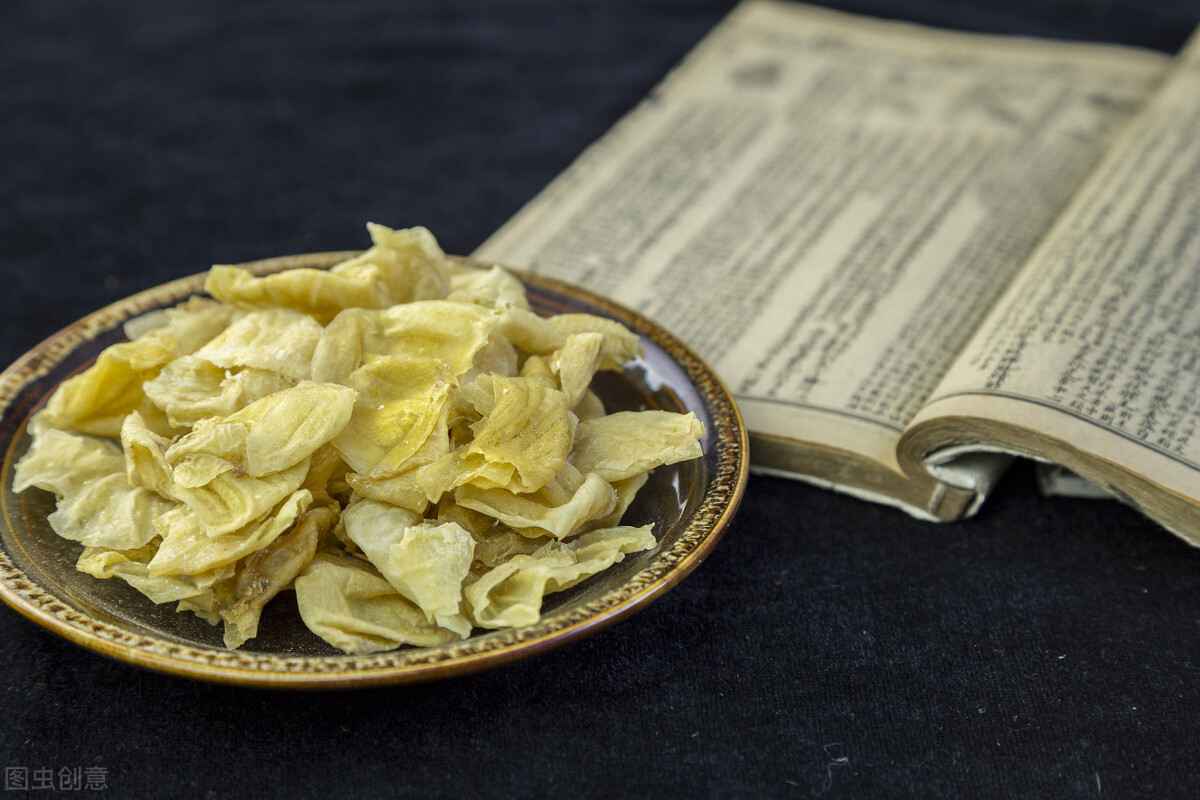 38岁韩某肾结石疼痛发作10天，中药内服使其症状消失