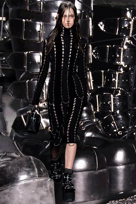 辣妹最爱的亚历山大王变了！时尚的尽头是快手？