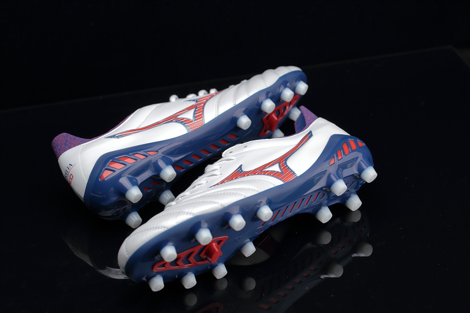 realmeneogt2和vivoneo5哪个好,mizunomorelianeo2的进化版球鞋