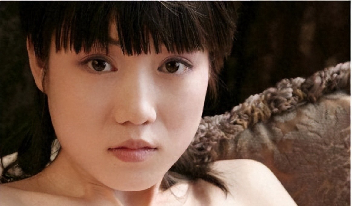 “最红裸模”*筱雨张**：22岁时拍写真火爆全网，如今将近40岁仍单身