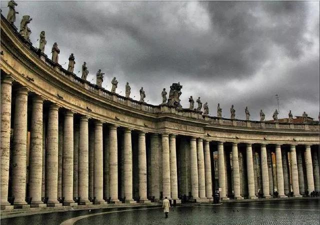 意大利罗马旅游必去的地方,罗马在意大利的哪个位置